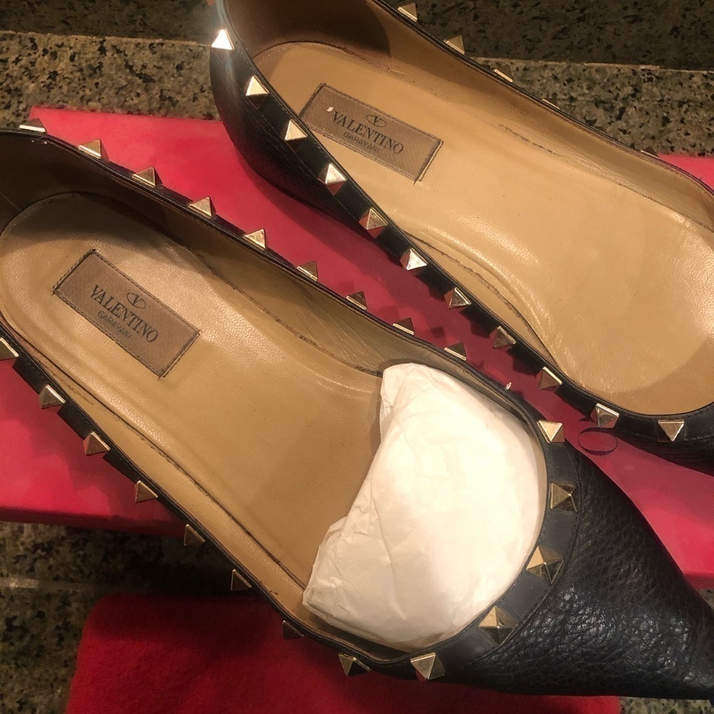 Valentino Black w/ Gold Rockstud Leather Flat - Picture 7 of 8